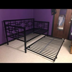 Twin Daybed with trundle in black $150